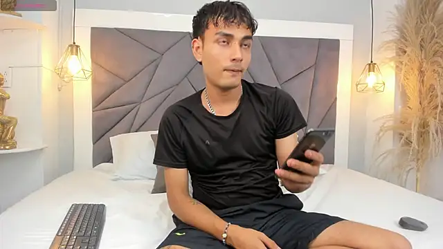 Snapshot of LiamBlake_ chatting on May 28, 5:49 am LiamBlake online show from May 28, 5:49 am