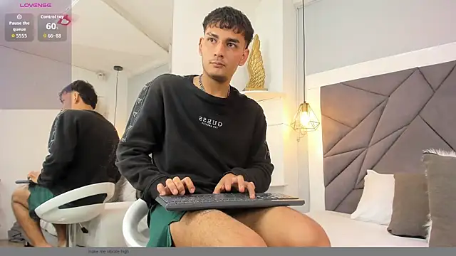 Snapshot of LiamBlake_ chatting on June 10, 6:01 am LiamBlake online show from June 10, 6:01 am