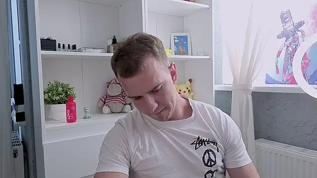 Snapshot of Max_Kunn chatting on June 18, 4:57 am Max Kunn online show from June 18, 4:57 am