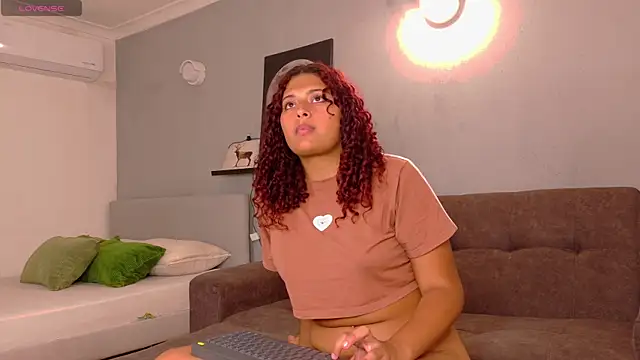 AmeliaLaurent  online show from June 25, 11:53 pm
