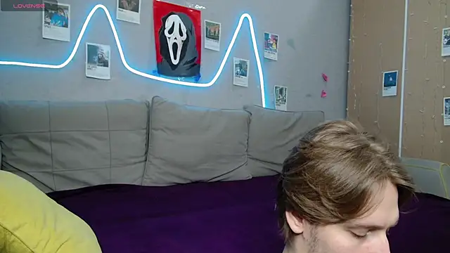 Snapshot of Modest_bitch chatting on May 31, 1:29 pm Modest bitch online show from May 31, 1:29 pm