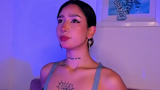Snapshot of SophieMoneet chatting on July 3, 12:44 pm SophieMoneet online show from July 3, 12:44 pm