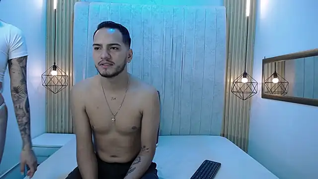 Snapshot of CarolinaySebas chatting on July 8, 2:32 pm CarolinaySebas online show from July 8, 2:32 pm