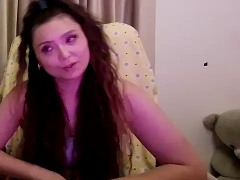 Snapshot of Lola_Creolla chatting on May 28, 6:27 pm Lola Creolla online show from May 28, 6:27 pm