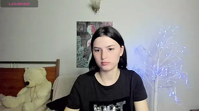 Kira Devi online show from May 26, 7:10 pm