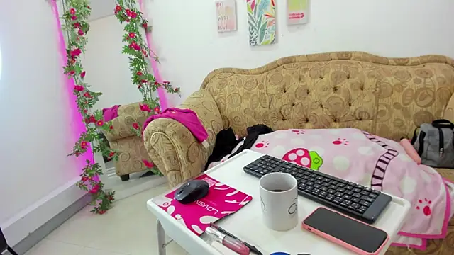Snapshot of victoriagomez_1 chatting on May 30, 12:24 pm victoriagomez 1 online show from May 30, 12:24 pm