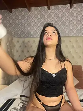 Snapshot of Amel_Rosse chatting on June 23, 3:32 pm Amel Rosse online show from June 23, 3:32 pm