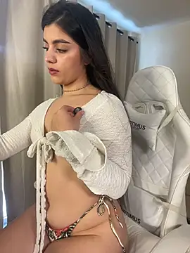 Snapshot of Amel_Rosse chatting on July 12, 3:25 pm Amel Rosse online show from July 12, 3:25 pm