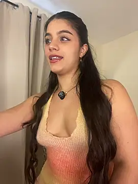 Snapshot of Amel_Rosse chatting on July 23, 12:58 pm Amel Rosse online show from July 23, 12:58 pm