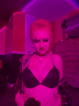 Snapshot of whimsicallylusty chatting on June 1, 1:35 pm whimsicallylusty online show from June 1, 1:35 pm
