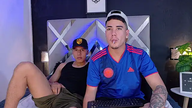 Snapshot of Alex-Rodriguezz chatting on June 20, 7:27 pm Alex-Rodriguezz online show from June 20, 7:27 pm
