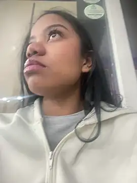 Snapshot of Ariana_roxe_ chatting on June 21, 3:20 am Ariana roxe online show from June 21, 3:20 am
