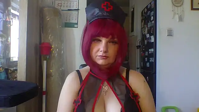 Snapshot of MeganFlirt chatting on June 17, 10:39 am MeganFlirt online show from June 17, 10:39 am
