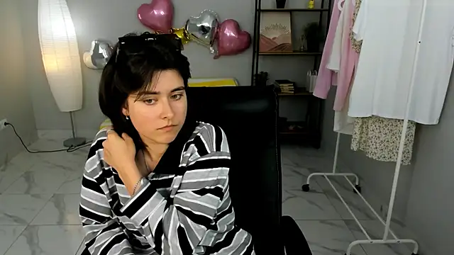 Snapshot of Barbara_Little chatting on May 29, 1:42 pm Barbara Little online show from May 29, 1:42 pm