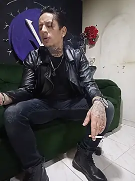 Snapshot of Valentino_dominusSexx chatting on July 16, 6:19 am Valentino dominusSexx online show from July 16, 6:19 am