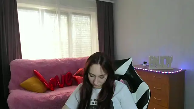 Snapshot of ModelGyrl chatting on June 4, 2:39 am ModelGyrl online show from June 4, 2:39 am
