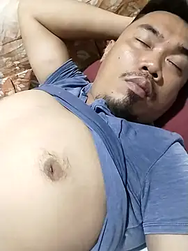 Snapshot of Renatolovearmpits chatting on May 27, 12:24 pm Renatolovearmpits online show from May 27, 12:24 pm