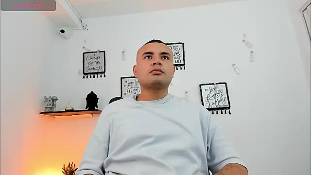 Snapshot of DamianBlazze chatting on May 31, 12:23 pm DamianBlazze online show from May 31, 12:23 pm