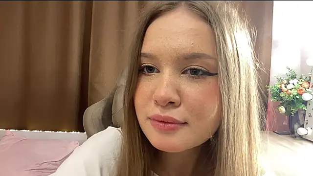 StefiMoon online show from May 28, 1:08 pm