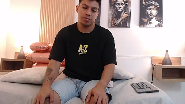 Snapshot of Diego_salvatore chatting on July 8, 2:43 pm Diego salvatore online show from July 8, 2:43 pm