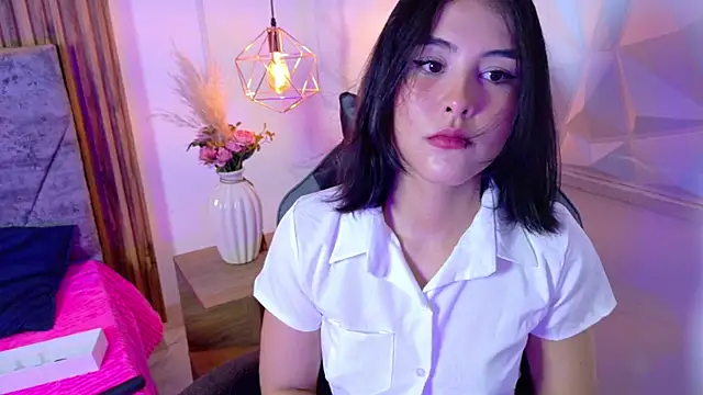 Snapshot of Ivy_gloom chatting on July 18, 6:45 pm Ivy gloom online show from July 18, 6:45 pm
