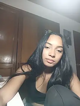 Snapshot of xcleila chatting on June 3, 4:59 am xcleila online show from June 3, 4:59 am