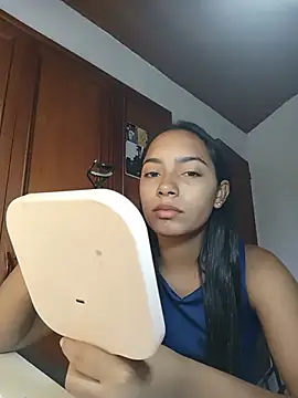 Snapshot of xcleila chatting on June 8, 4:07 pm xcleila online show from June 8, 4:07 pm