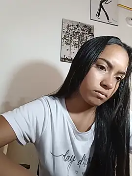 Snapshot of xcleila chatting on June 20, 1:58 pm xcleila online show from June 20, 1:58 pm