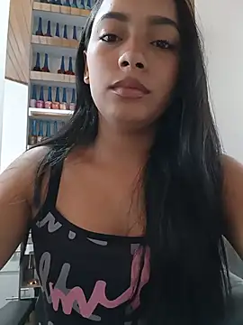 Snapshot of xcleila chatting on June 24, 2:05 pm xcleila online show from June 24, 2:05 pm