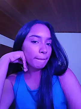 Snapshot of xcleila chatting on June 25, 3:28 am xcleila online show from June 25, 3:28 am