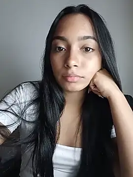 Snapshot of xcleila chatting on July 8, 2:27 am xcleila online show from July 8, 2:27 am