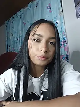 Snapshot of xcleila chatting on July 18, 12:37 am xcleila online show from July 18, 12:37 am