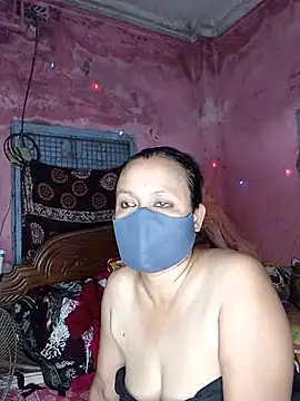 Snapshot of MoonLusty chatting on June 17, 5:25 pm MoonLusty online show from June 17, 5:25 pm