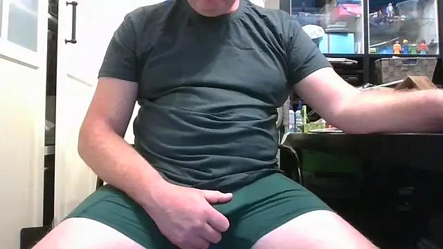 Snapshot of BrianB041978 chatting on June 7, 8:12 pm BrianB041978 online show from June 7, 8:12 pm
