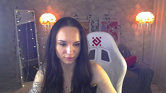 NicoleMerz online show from June 11, 4:05 pm