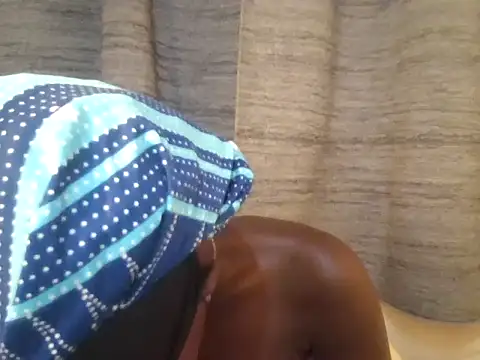 Snapshot of Sweet_quincy chatting on July 8, 8:24 pm Sweet quincy online show from July 8, 8:24 pm