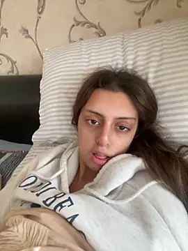 Snapshot of brownpetitegirlxo chatting on June 10, 1:43 pm brownpetitegirlxo online show from June 10, 1:43 pm