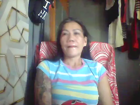 Snapshot of pinayheartaker chatting on June 11, 12:32 am pinayheartaker online show from June 11, 12:32 am