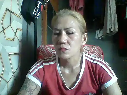 Snapshot of pinayheartaker chatting on July 7, 7:23 am pinayheartaker online show from July 7, 7:23 am