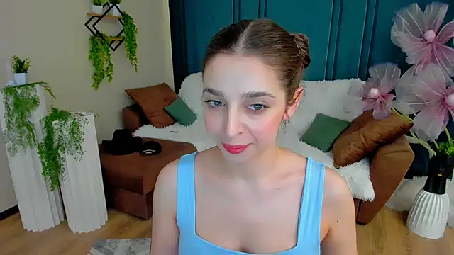 Snapshot of FlirtySpark chatting on June 9, 6:47 am FlirtySpark online show from June 9, 6:47 am