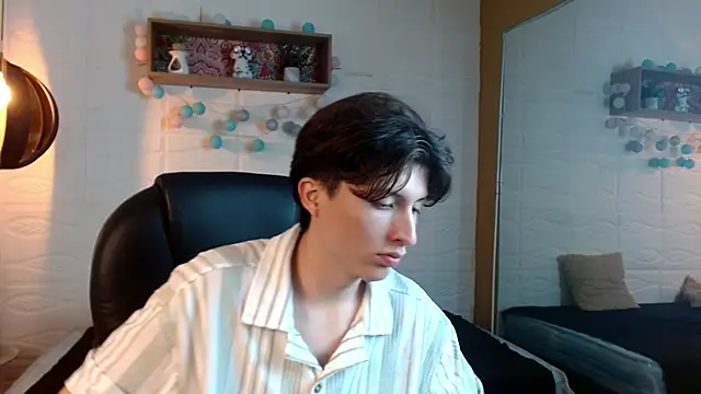 Snapshot of Marcoviolet chatting on June 13, 7:23 pm Marcoviolet online show from June 13, 7:23 pm