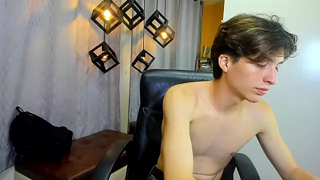 Snapshot of Marcoviolet chatting on June 19, 7:39 pm Marcoviolet online show from June 19, 7:39 pm