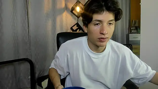 Snapshot of Marcoviolet chatting on June 26, 7:51 pm Marcoviolet online show from June 26, 7:51 pm
