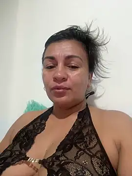 Snapshot of kloee_kann chatting on June 6, 12:32 pm kloee kann online show from June 6, 12:32 pm