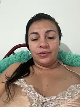 Snapshot of kloee_kann chatting on June 13, 1:09 pm kloee kann online show from June 13, 1:09 pm