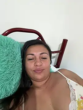 Snapshot of kloee_kann chatting on June 14, 1:57 pm kloee kann online show from June 14, 1:57 pm