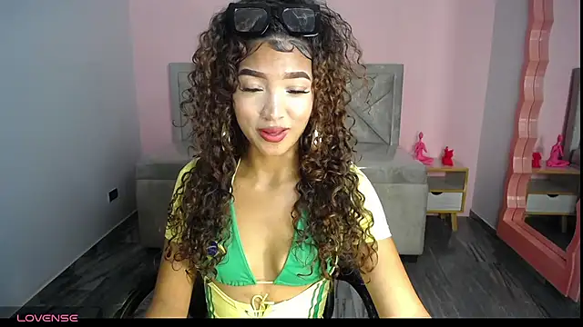 Snapshot of CamilaVixen_ch chatting on June 24, 8:30 pm CamilaVixen ch online show from June 24, 8:30 pm