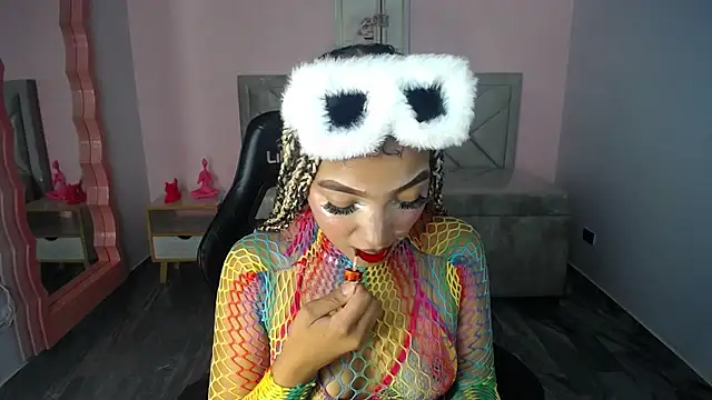Snapshot of CamilaVixen_ch chatting on July 21, 8:33 pm CamilaVixen ch online show from July 21, 8:33 pm