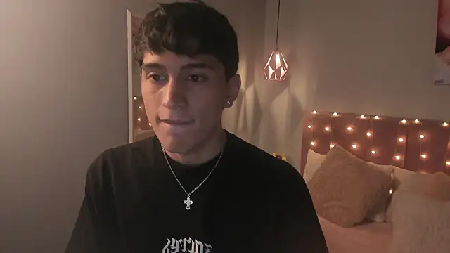 Snapshot of ryan_valentino chatting on July 17, 1:29 pm ryan valentino online show from July 17, 1:29 pm