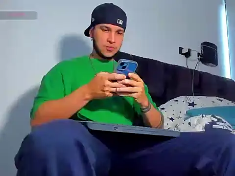 Snapshot of jacob_lautnerr chatting on June 7, 9:18 pm jacob lautnerr online show from June 7, 9:18 pm